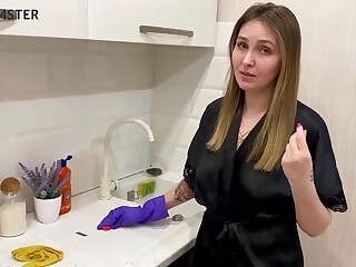 Привязал к кровати и трахнул беззащитную мамочку