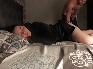 Секс со спящей мамочкой или как я попал на её скрытую камеру